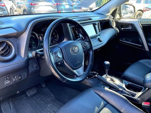 Used 2018 Toyota RAV4 Limited image 9