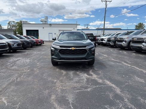 New 2026 Chevrolet Trax LT w/ LT Convenience Package FWD image 2