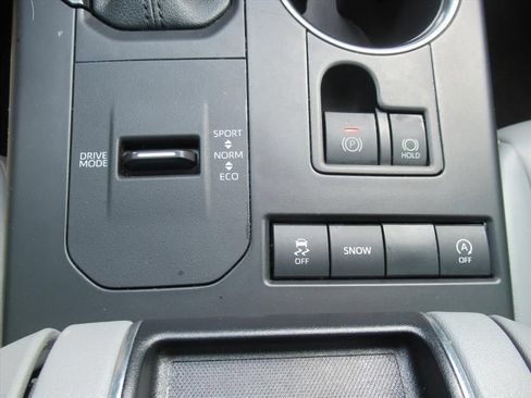 Used 2022 Toyota Highlander XLE FWD image 25
