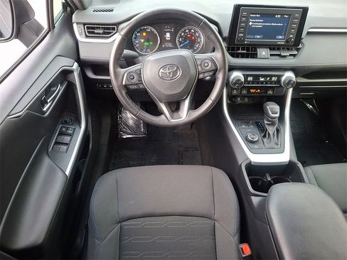 Used 2022 Toyota RAV4 SE image 13