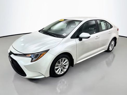 Used 2026 Toyota Corolla LE w/ LE Premium Package FWD image 3