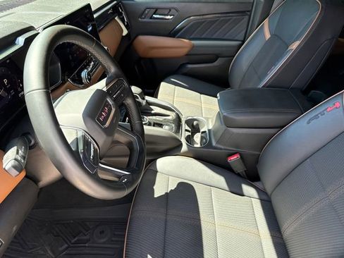 Used 2024 GMC Canyon AT4 w/ Technology Package image 18