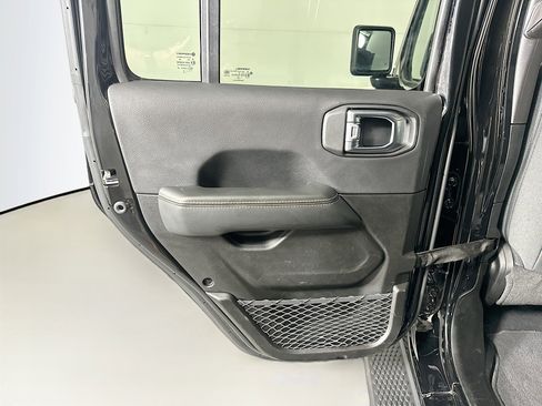 Used 2025 Jeep Wrangler Sahara image 24