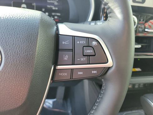 Used 2023 Toyota Highlander Limited image 32