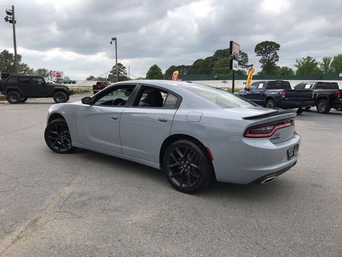 Used 2022 Dodge Charger SXT w/ Blacktop Package image 7
