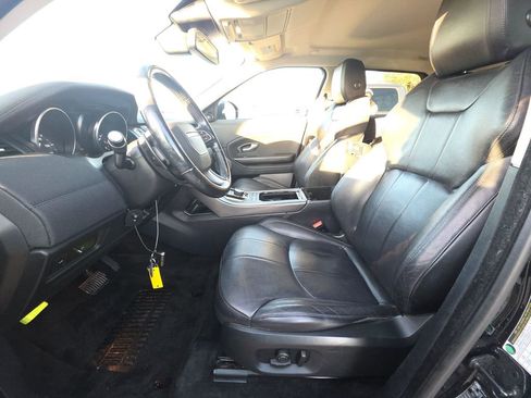 Used 2019 Land Rover Range Rover Evoque SE image 5