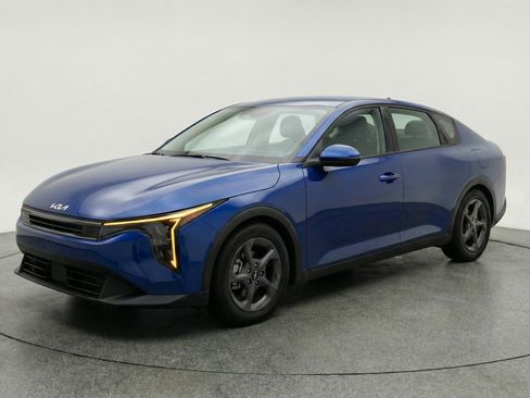 Used 2025 Kia K4 FWD image 3