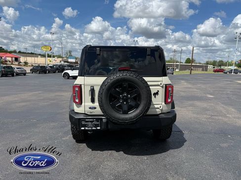 Used 2025 Ford Bronco Outer Banks AWD/4WD image 3