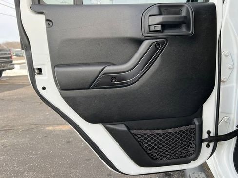 Used 2017 Jeep Wrangler Unlimited Sahara image 39