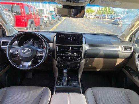 Used 2022 Lexus GX 460 Luxury w/ Sport Design Package AWD/4WD image 17