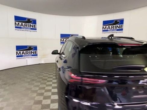 Used 2023 Chevrolet Bolt EUV Premier w/ Redline Edition image 9