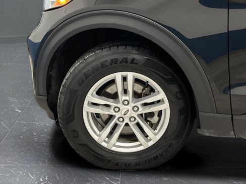 Used 2023 Ford Explorer XLT image 35