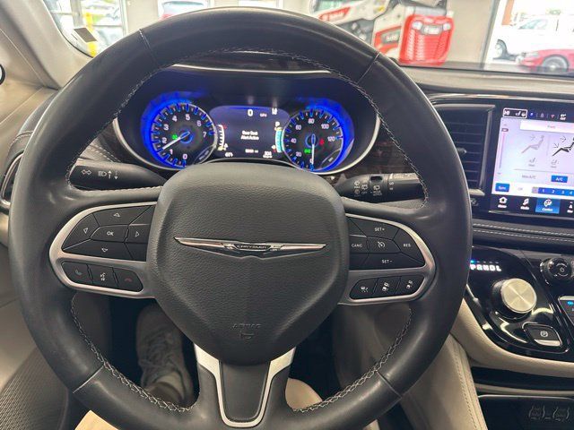 Used 2023 Chrysler Pacifica Limited FWD image 36
