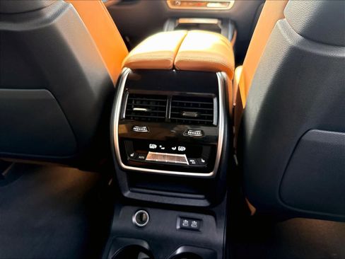 Used 2026 BMW X7 xDrive40i w/ M Sport Package AWD/4WD image 13