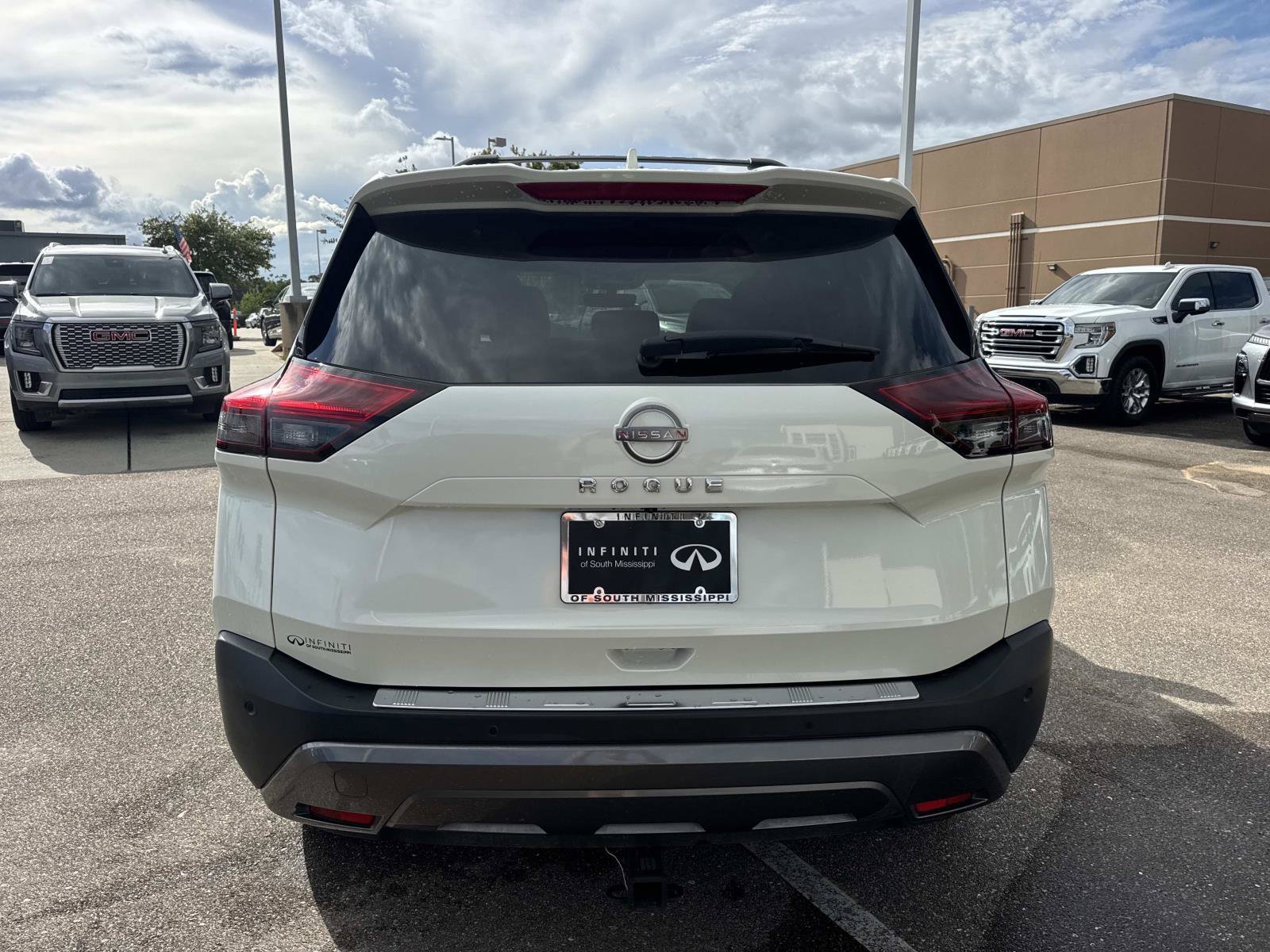 Used 2023 Nissan Rogue SL w/ SL Premium Package FWD image 7