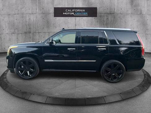 Used 2017 Cadillac Escalade Premium Luxury RWD image 8