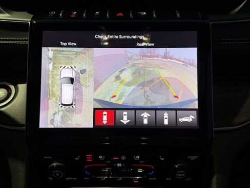 Used 2023 Jeep Grand Cherokee Limited w/ Luxury Tech Group II image 18