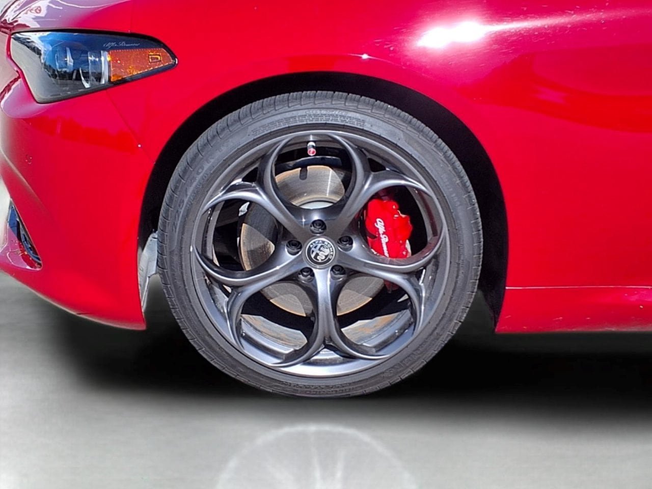 Used 2025 Alfa Romeo Giulia AWD w/ Driving Assist Package image 9