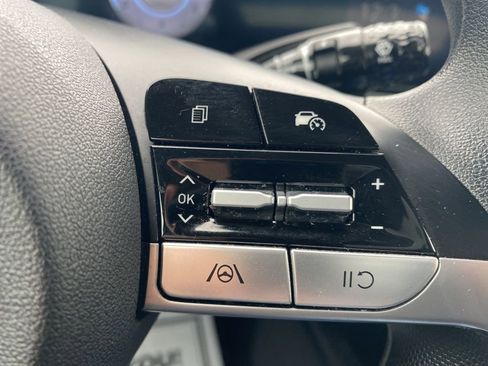 Used 2024 Hyundai Elantra SEL image 28