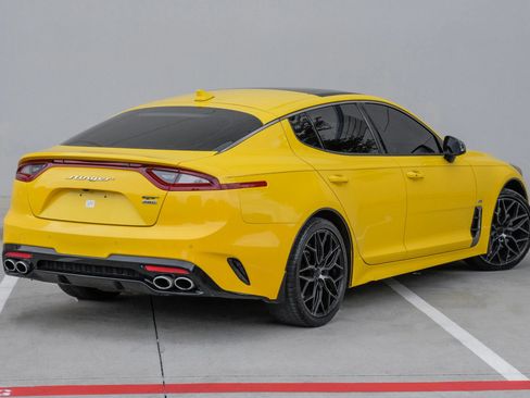 Used 2018 Kia Stinger GT2 AWD/4WD image 12