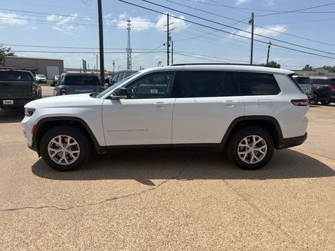 Used 2022 Jeep Grand Cherokee L Limited AWD/4WD image 2
