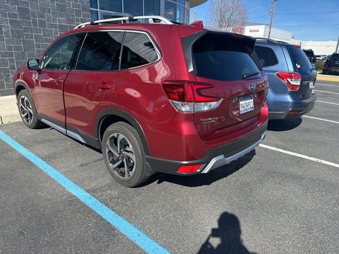 Used 2023 Subaru Forester Touring image 3