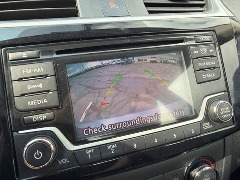 Used 2017 Nissan Sentra SV FWD image 9