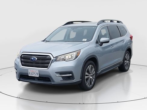 Used 2019 Subaru Ascent Premium image 3