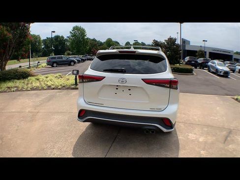Used 2021 Toyota Highlander XSE AWD/4WD image 7