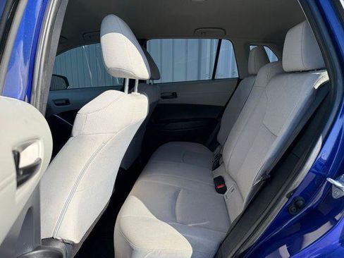 Used 2025 Toyota Corolla Cross LE FWD image 5