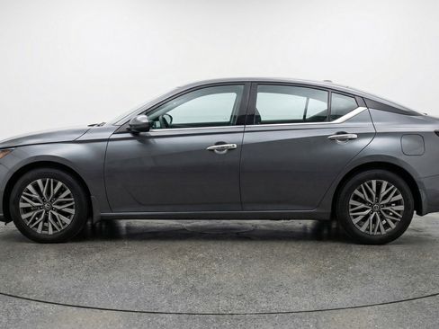 Used 2025 Nissan Altima 2.5 SV image 5
