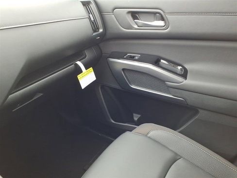 New 2026 Nissan Pathfinder SL image 23