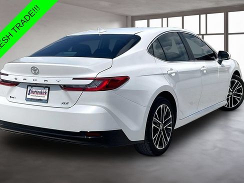 Used 2025 Toyota Camry XLE FWD image 6
