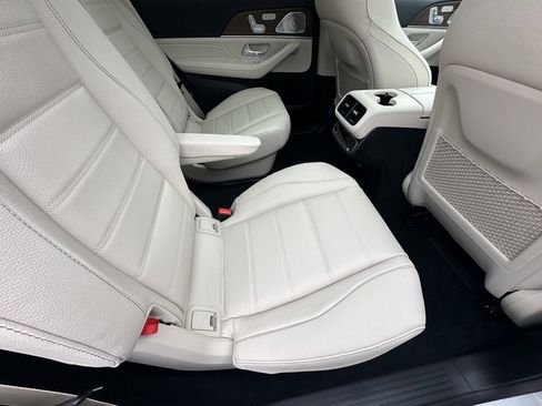 New 2026 Mercedes-Benz GLS 450 4MATIC image 18