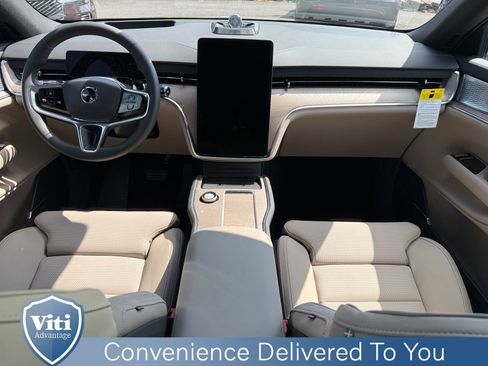 New 2025 Volvo EX90 Ultra image 2