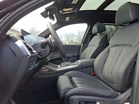 Used 2025 BMW X7 M60i AWD/4WD image 29