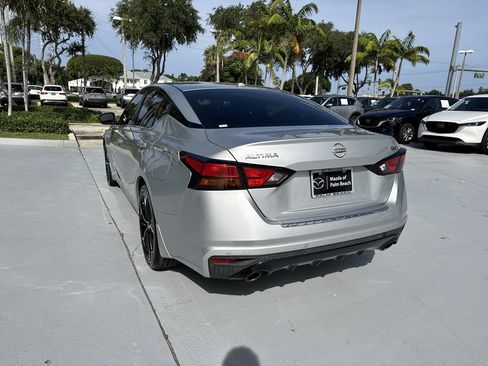 Used 2023 Nissan Altima 2.5 SR FWD image 13