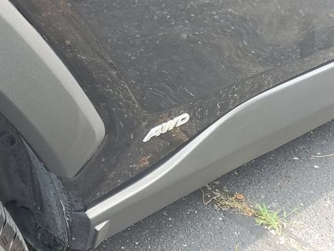 Used 2022 Toyota RAV4 XLE w/ Convenience Package AWD/4WD image 6