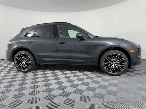 Certified 2026 Porsche Macan AWD/4WD image 8