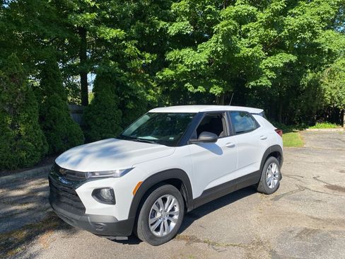 Used 2022 Chevrolet TrailBlazer LS FWD image 1