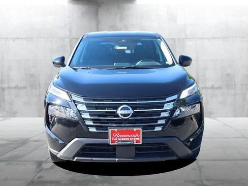 Certified 2025 Nissan Rogue SV FWD image 4