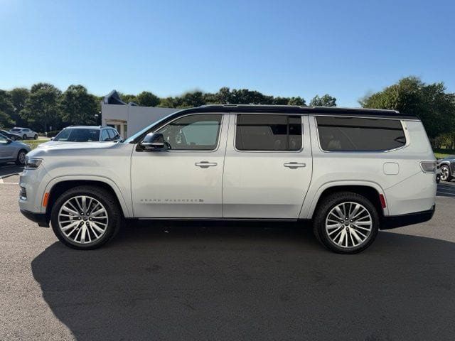 Used 2024 Jeep Grand Wagoneer L Series III AWD/4WD image 10