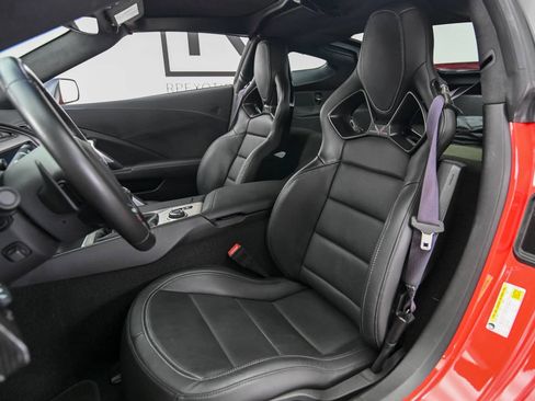 Used 2015 Chevrolet Corvette Z06 w/ 3LZ Preferred Equipment Group RWD image 3