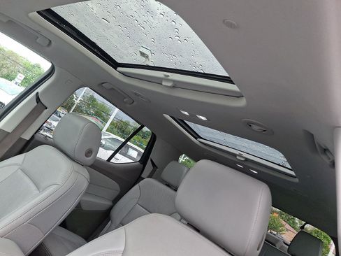 Used 2020 Chevrolet Traverse Premier AWD/4WD image 15