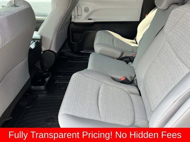 Used 2026 Toyota Sienna LE FWD image 16