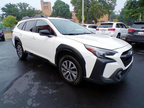 Used 2023 Subaru Outback Premium AWD/4WD image 5