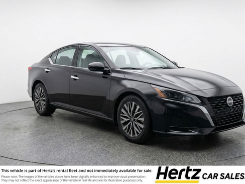 Used 2025 Nissan Altima 2.5 SV FWD image 1