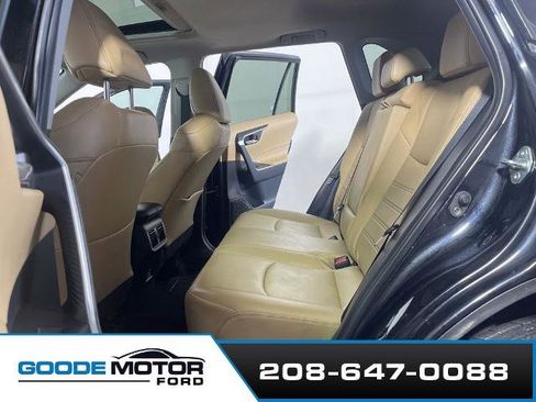 Used 2021 Toyota RAV4 XLE Premium AWD/4WD image 19