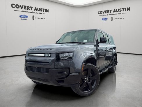 Used 2024 Land Rover Defender 130 X-Dynamic SE AWD/4WD image 2