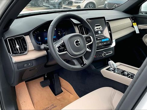 New 2025 Volvo XC90 T8 Core image 19